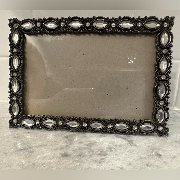 New metal and crystal 4x6 picture frame - Picture 7 of 8